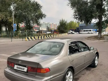 Toyota Camry 2000 года за 3 200 000 тг. в Алматы – фото 4