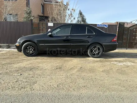 Mercedes-Benz C 320 2004 года за 3 300 000 тг. в Атырау – фото 4