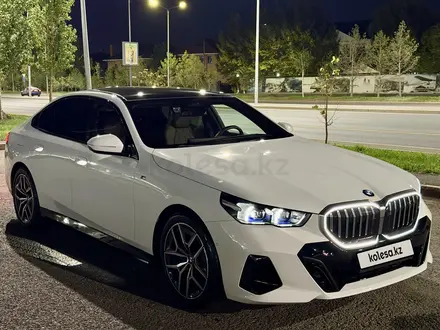 BMW 520 2024 года за 32 000 000 тг. в Астана – фото 4