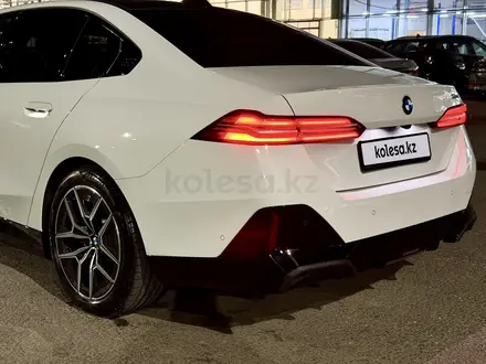 BMW 520 2024 года за 32 000 000 тг. в Астана – фото 9