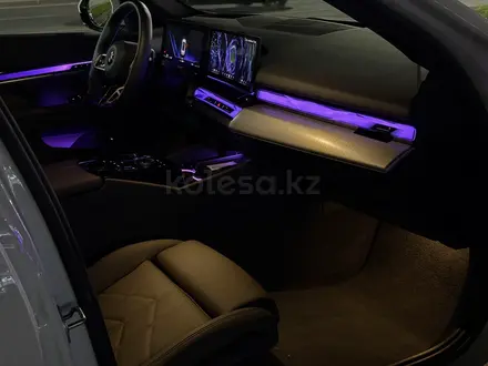 BMW 520 2024 года за 32 000 000 тг. в Астана – фото 26