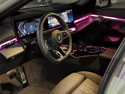 BMW 520 2024 года за 32 000 000 тг. в Астана – фото 40