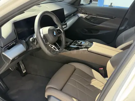 BMW 520 2024 года за 32 000 000 тг. в Астана – фото 44