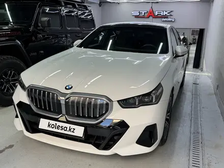 BMW 520 2024 года за 32 000 000 тг. в Астана – фото 46