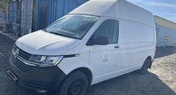 Volkswagen  Transporter 2020 годаүшін13 200 000 тг. в Атырау