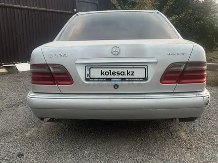 Mercedes-Benz E 320 1998 года за 2 500 000 тг. в Актобе – фото 4