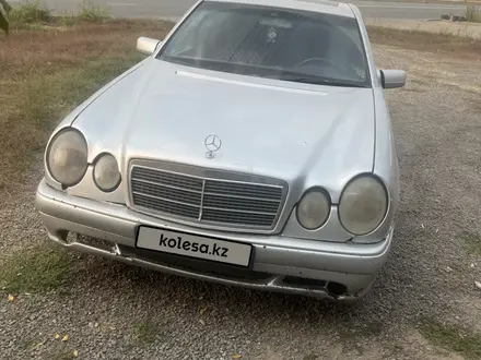 Mercedes-Benz E 320 1998 года за 2 500 000 тг. в Актобе