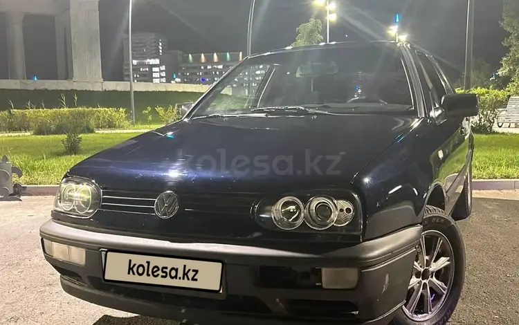 Volkswagen Golf 1993 годаүшін1 400 000 тг. в Атырау