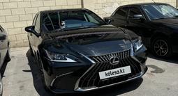 Lexus ES 250 2022 года за 28 000 000 тг. в Шымкент