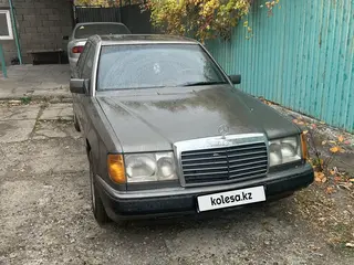 Mercedes-Benz E 230