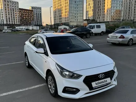 Hyundai Accent 2019 года за 7 200 000 тг. в Астана – фото 2