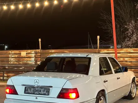 Mercedes-Benz E 220 1995 года за 2 100 000 тг. в Хромтау