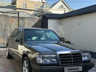 Mercedes-Benz E 230