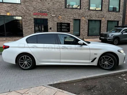 BMW 530 2023 года за 27 000 000 тг. в Алматы – фото 4
