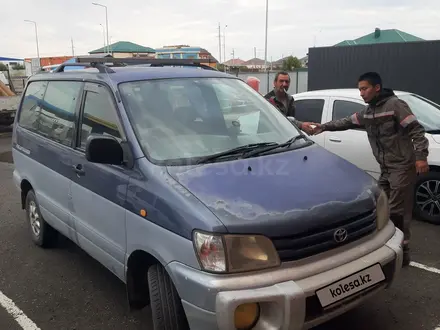 Toyota Noah 2001 года за 1 200 000 тг. в Атырау – фото 5