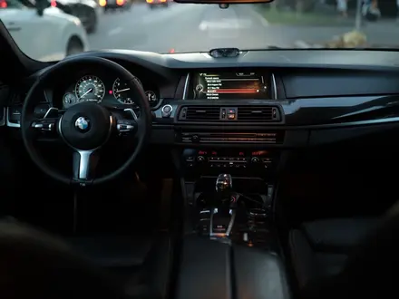 BMW 550 2013 года за 12 500 000 тг. в Алматы – фото 16