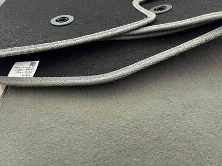 Полики Kia Carnival за 10 000 тг. в Алматы