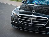 Mercedes-Benz S 450 2023 года за 63 500 000 тг. в Астана – фото 4