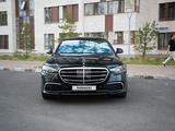 Mercedes-Benz S 450 2023 года за 63 500 000 тг. в Астана – фото 2