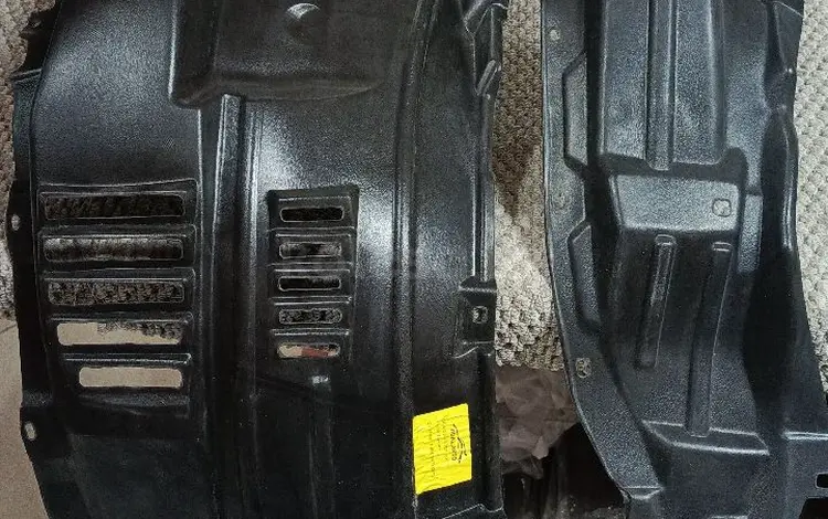 Передние подкрыльники Toyota 4Runner 2009-2013 за 10 000 тг. в Астана