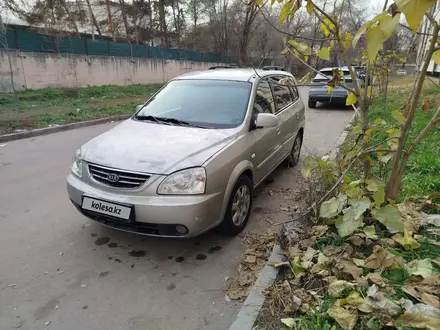 Kia Carens 2003 года за 2 200 000 тг. в Алматы