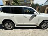 Toyota Land Cruiser 2022 года за 53 500 000 тг. в Актобе – фото 5