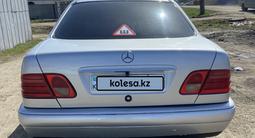 Mercedes-Benz E 200 1996 года за 2 400 000 тг. в Кокшетау – фото 2