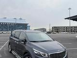 Kia Carnival 2015 года за 11 500 000 тг. в Шымкент – фото 3