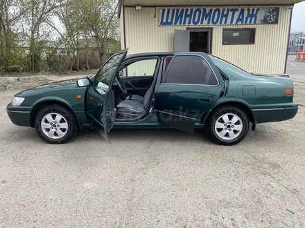 Toyota Camry 1999 годаүшін3 400 000 тг. в Усть-Каменогорск – фото 2