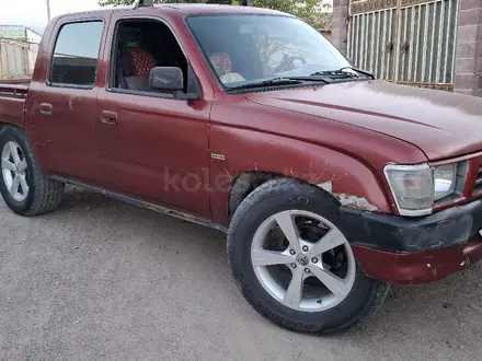 Toyota Hilux 2000 года за 2 490 000 тг. в Алматы – фото 2