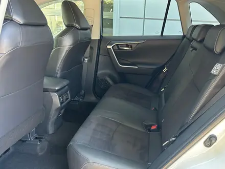 Toyota RAV4 2020 года за 14 990 000 тг. в Алматы – фото 16