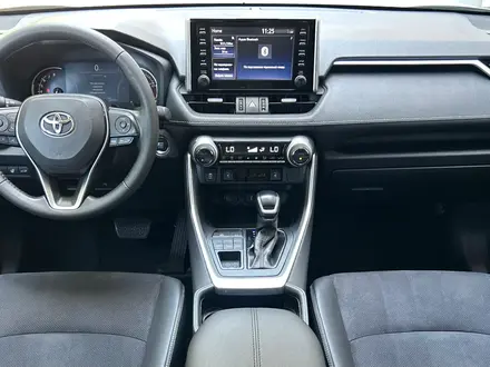 Toyota RAV4 2020 года за 14 990 000 тг. в Алматы – фото 13