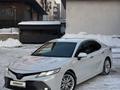 Toyota Camry 2018 года за 13 800 000 тг. в Алматы – фото 2