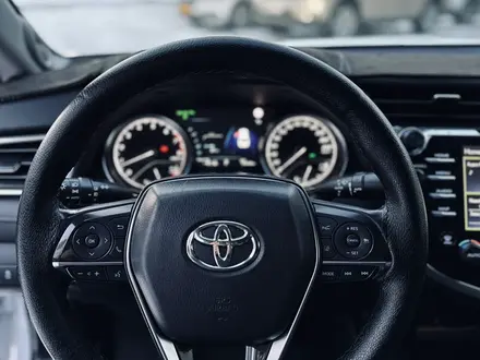 Toyota Camry 2018 года за 13 800 000 тг. в Алматы – фото 22