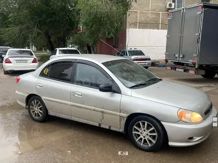 Kia Rio 2001 года за 1 830 000 тг. в Актобе – фото 3