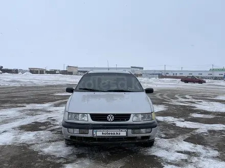 Volkswagen Passat 1994 года за 1 000 000 тг. в Актобе – фото 2