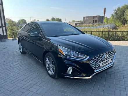 Hyundai Sonata 2018 года за 6 500 000 тг. в Уральск – фото 2