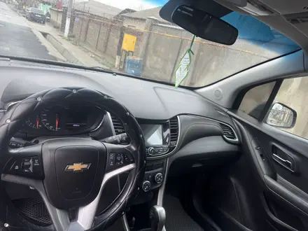 Chevrolet Tracker 2018 года за 6 900 000 тг. в Шымкент – фото 8