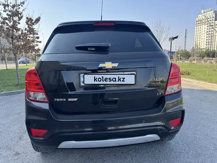 Chevrolet Tracker 2018 года за 6 900 000 тг. в Шымкент – фото 2