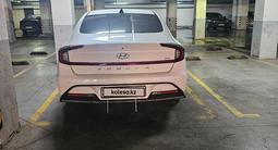 Hyundai Sonata 2022 годаfor13 100 000 тг. в Астана – фото 2