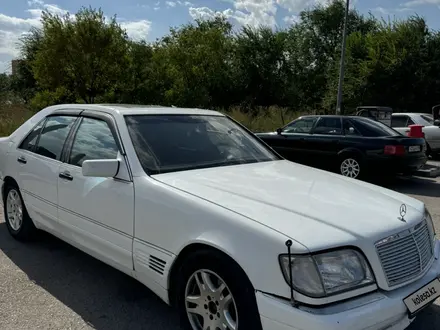 Mercedes-Benz S 320 1996 года за 3 700 000 тг. в Караганда – фото 2