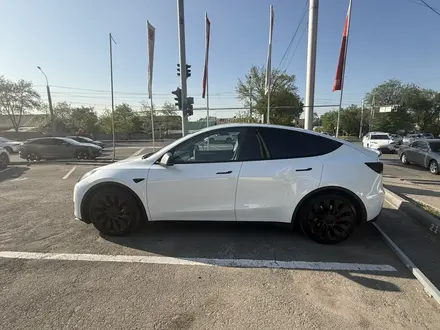 Tesla Model Y 2023 года за 14 000 000 тг. в Алматы – фото 2