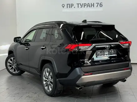 Toyota RAV4 Luxe 2023 года за 16 900 000 тг. в Астана – фото 2