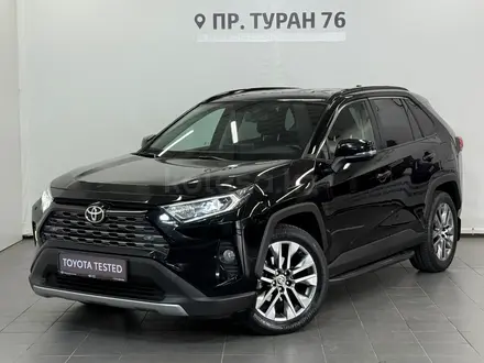 Toyota RAV4 Luxe 2023 года за 16 900 000 тг. в Астана