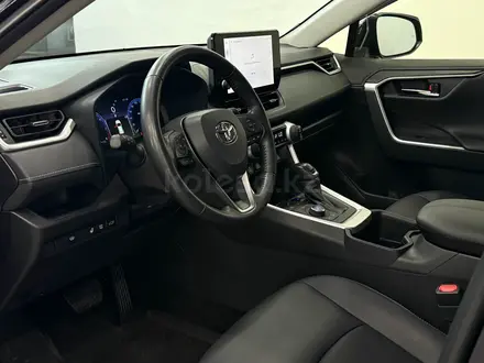 Toyota RAV4 Luxe 2023 года за 16 900 000 тг. в Астана – фото 15