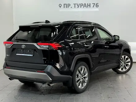 Toyota RAV4 Luxe 2023 года за 16 900 000 тг. в Астана – фото 20