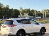 Toyota RAV4 2018 года за 10 200 000 тг. в Уральск – фото 5