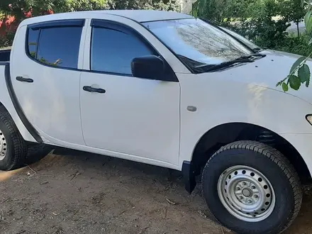 Mitsubishi L200 2014 года за 5 950 000 тг. в Уральск – фото 2