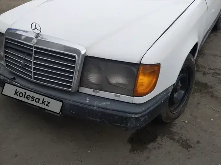 Mercedes-Benz E 230 1989 года за 530 000 тг. в Семей – фото 2