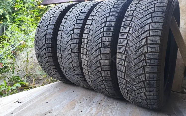 225 60 R18 Комплект 4шт. Pirelli за 160 000 тг. в Алматы
